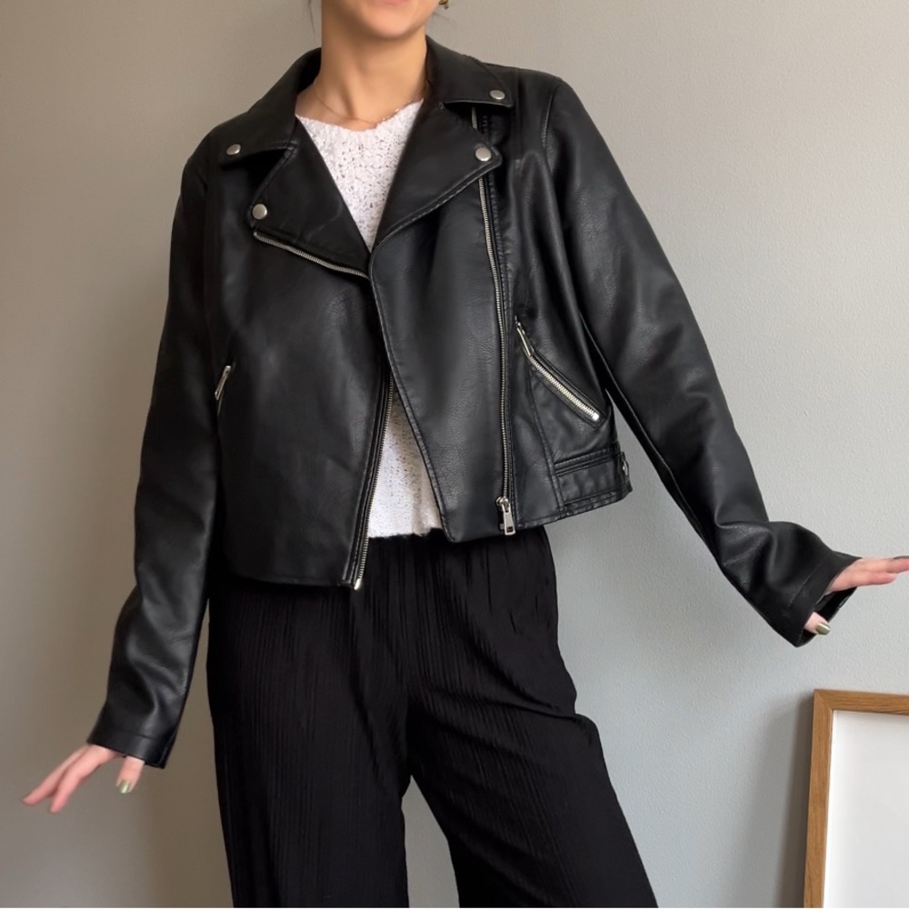 Cropped leather jacket